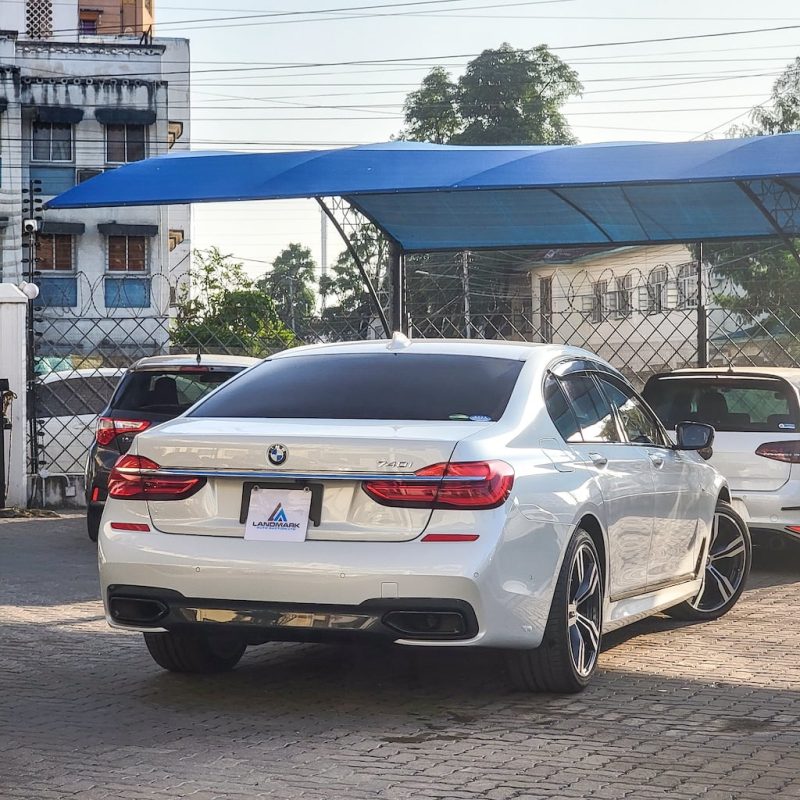 BMW 740i