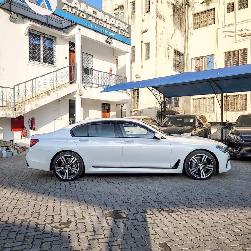 BMW 740i