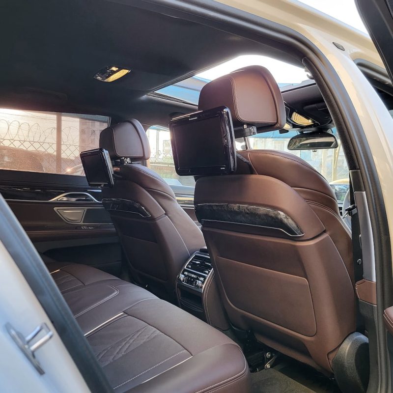 BMW 740i