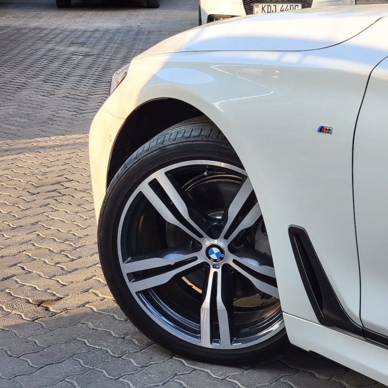 BMW 740i