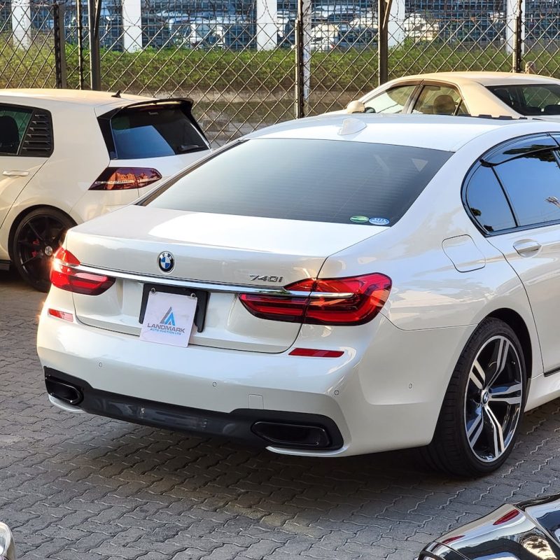 BMW 740i