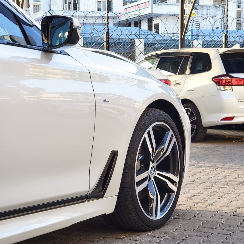 BMW 740i