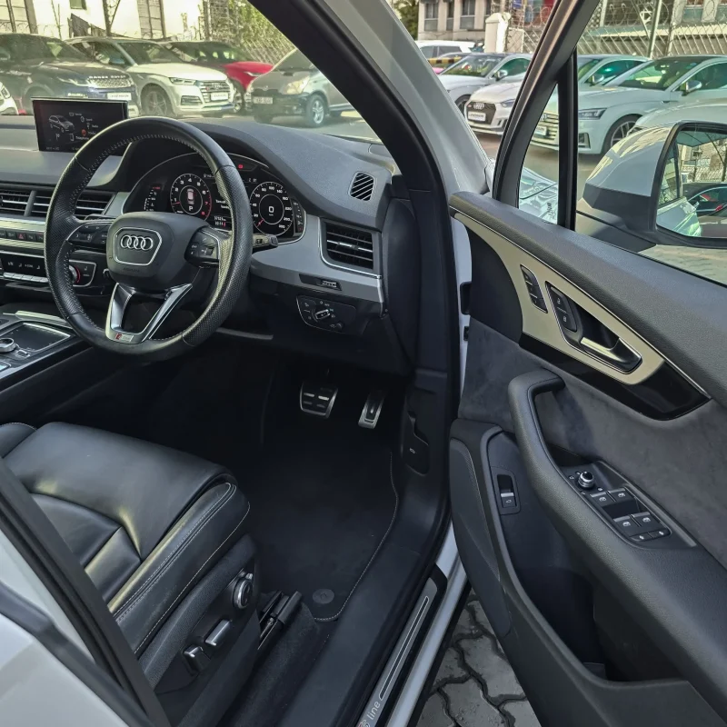 Audi_Q7_S Line_2017_Kenya_Landmark_1_result