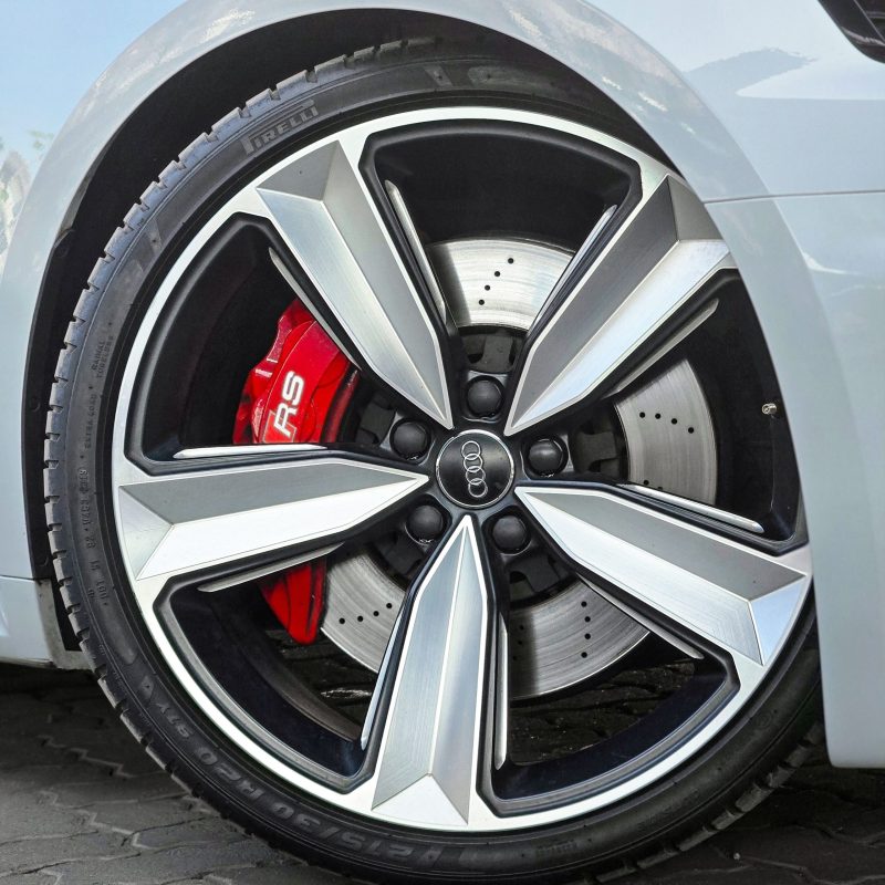 Audi_RS5_Coupe_2018_Kenya_Landmark_11_result