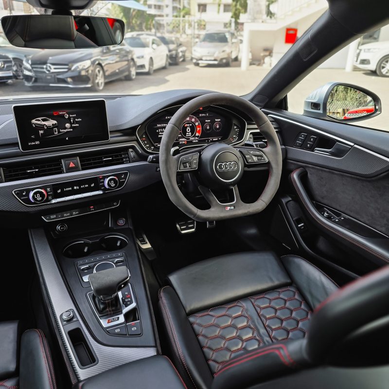 Audi_RS5_Coupe_2018_Kenya_Landmark_6_result