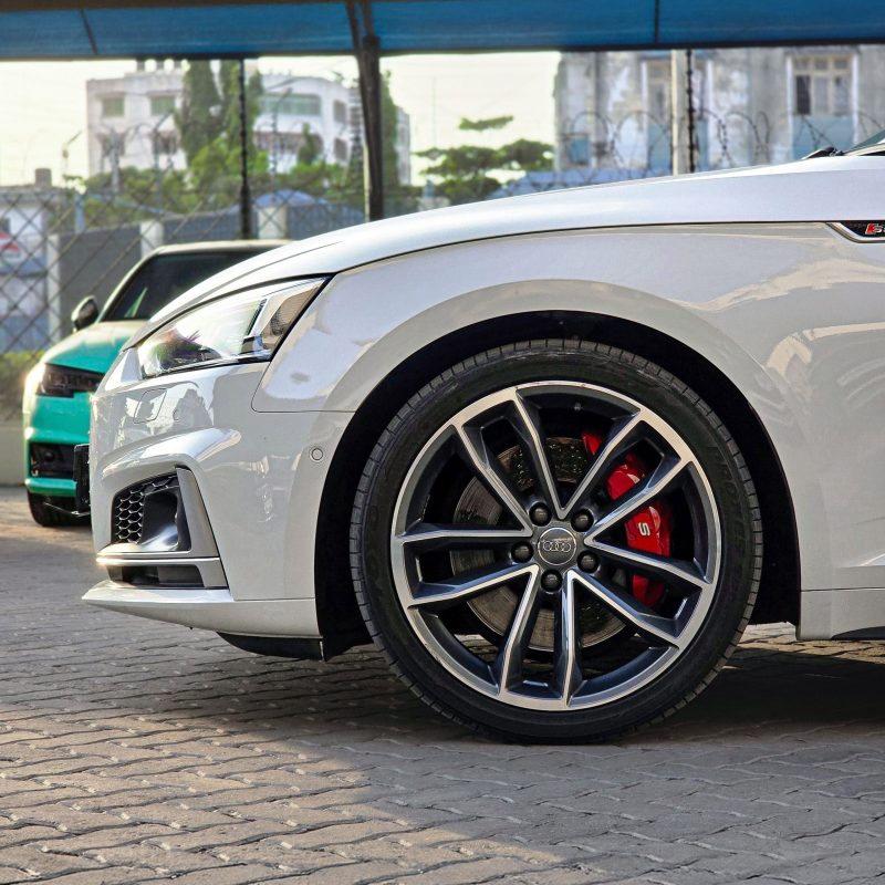 Audi_S5_Coupe_Kenya_Landmark_3_result