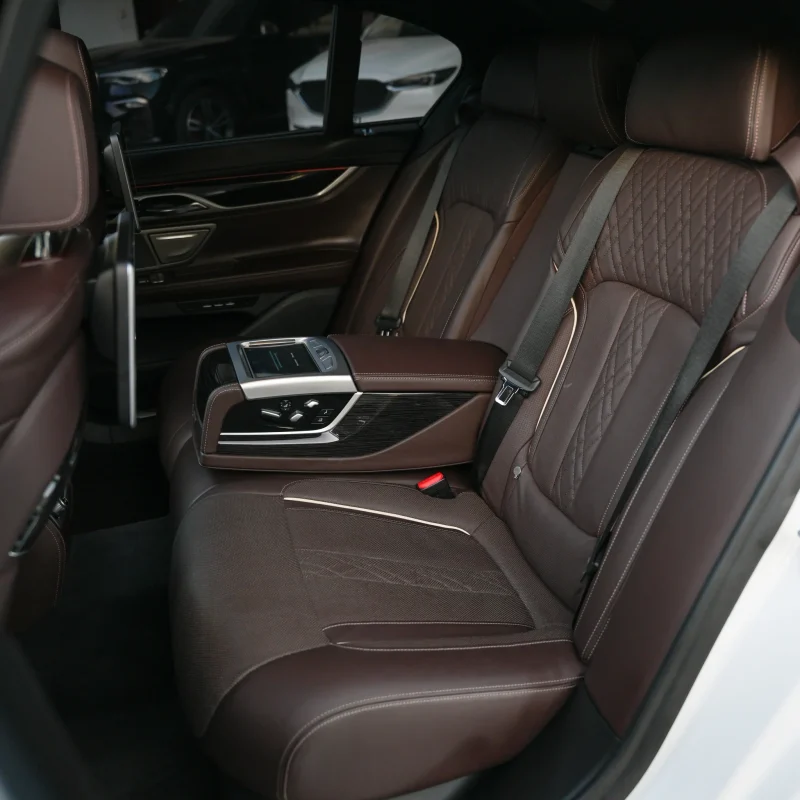 BMW_740i_2019_White (14)