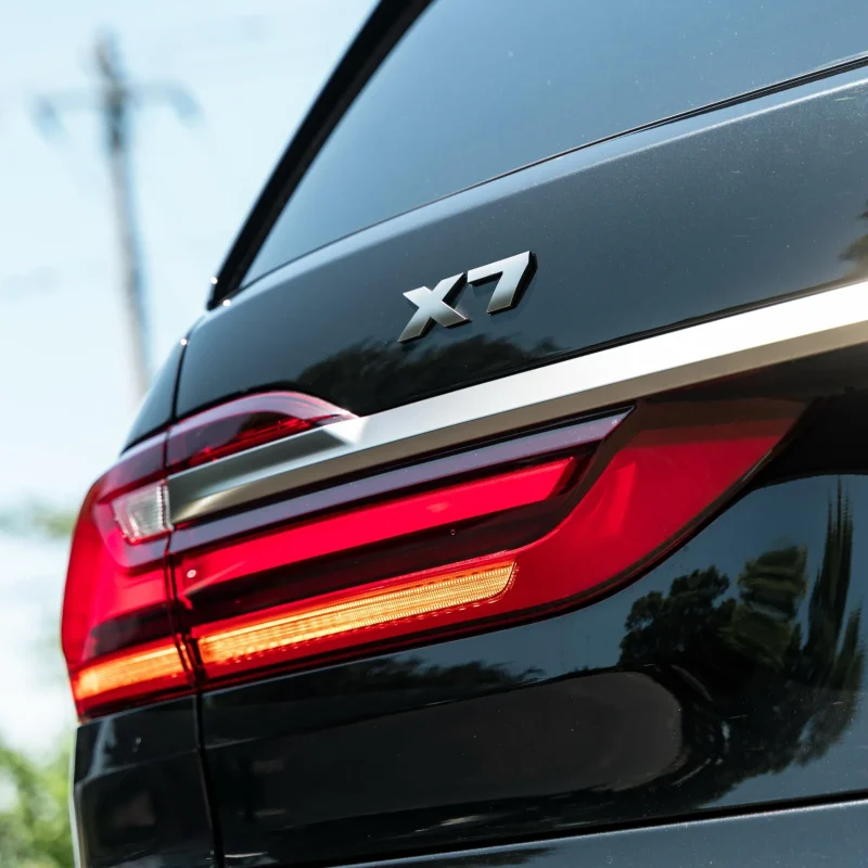 BMW_X7_M50I_2021_Kenya_Landmark_10_result