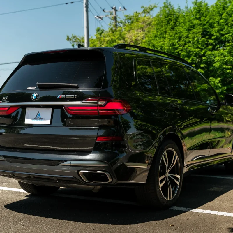 BMW_X7_M50I_2021_Kenya_Landmark_11_result