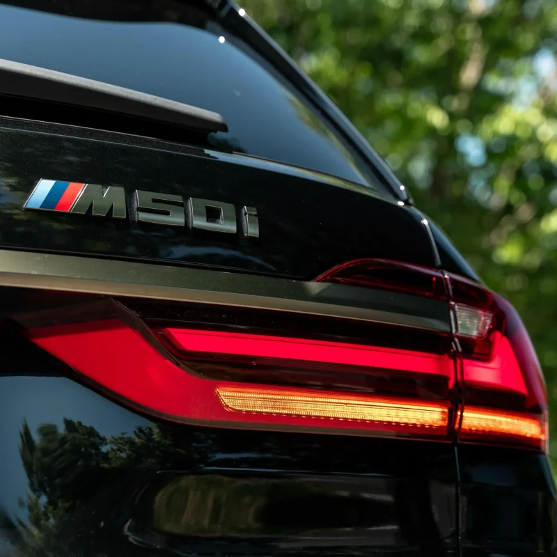 BMW_X7_M50I_2021_Kenya_Landmark_14_result
