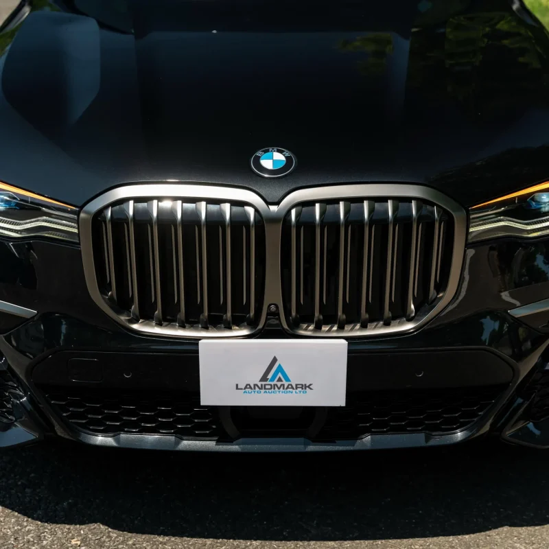 BMW_X7_M50I_2021_Kenya_Landmark_16_result