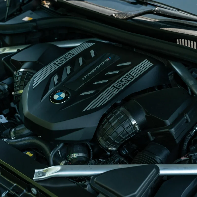 BMW_X7_M50I_2021_Kenya_Landmark_1_result