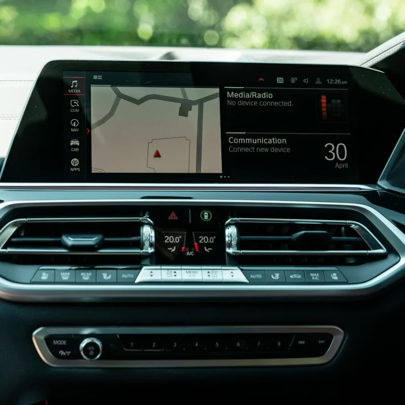 BMW_X7_M50I_2021_Kenya_Landmark_4_result