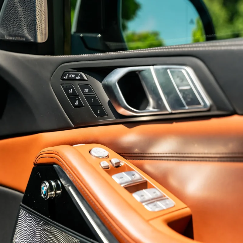 BMW_X7_M50I_2021_Kenya_Landmark_7_result