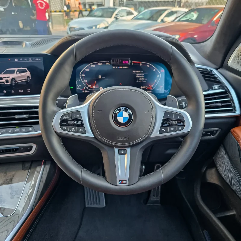 BMW_X7_M50i_2019_Kenya_Landmark_10_result