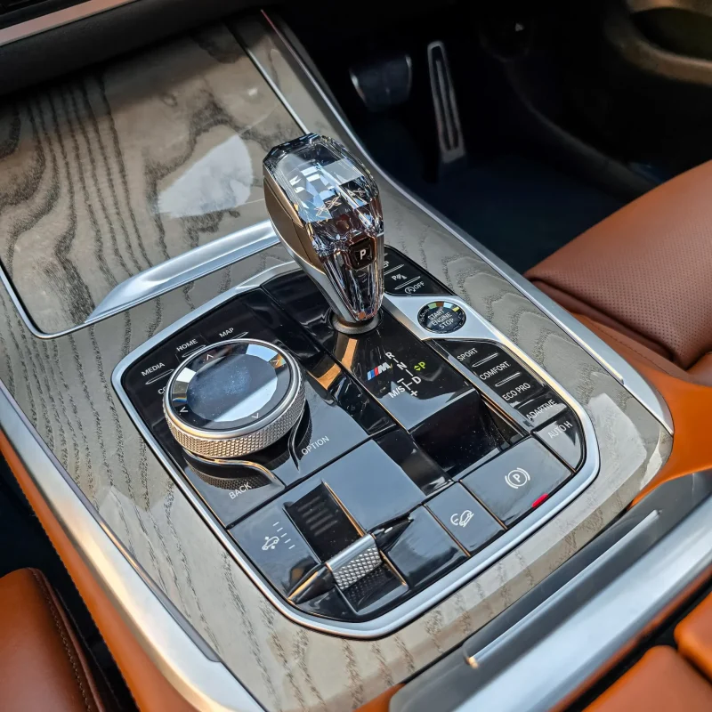BMW_X7_M50i_2019_Kenya_Landmark_12_result