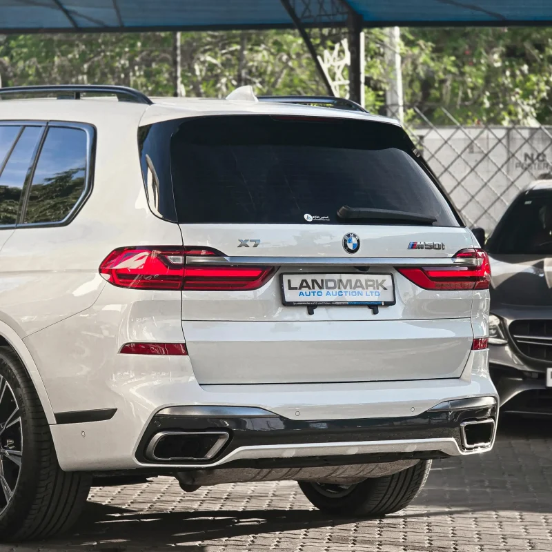 BMW_X7_M50i_2019_Kenya_Landmark_16_result