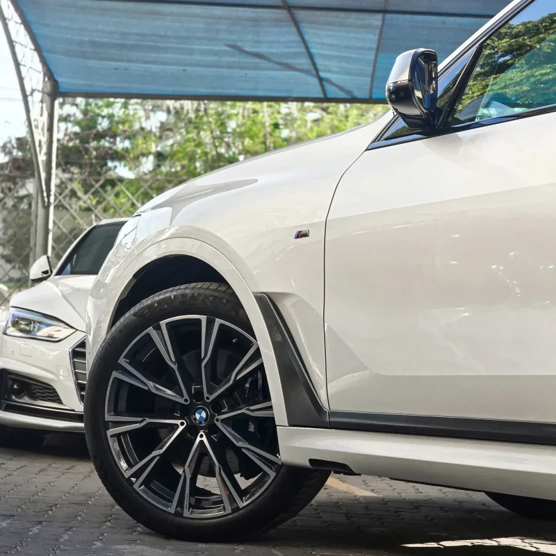 BMW_X7_M50i_2019_Kenya_Landmark_17_result