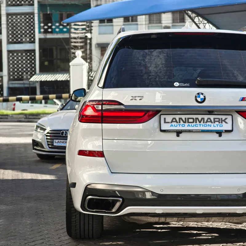 BMW_X7_M50i_2019_Kenya_Landmark_19_result