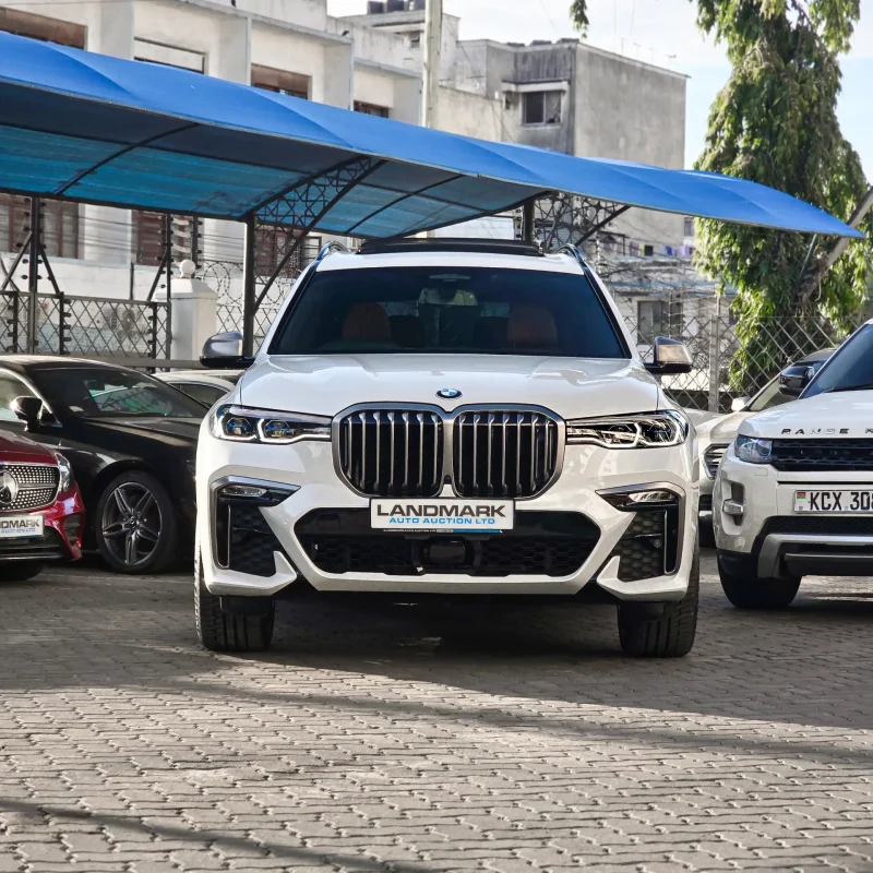 BMW_X7_M50i_2019_Kenya_Landmark_20_result