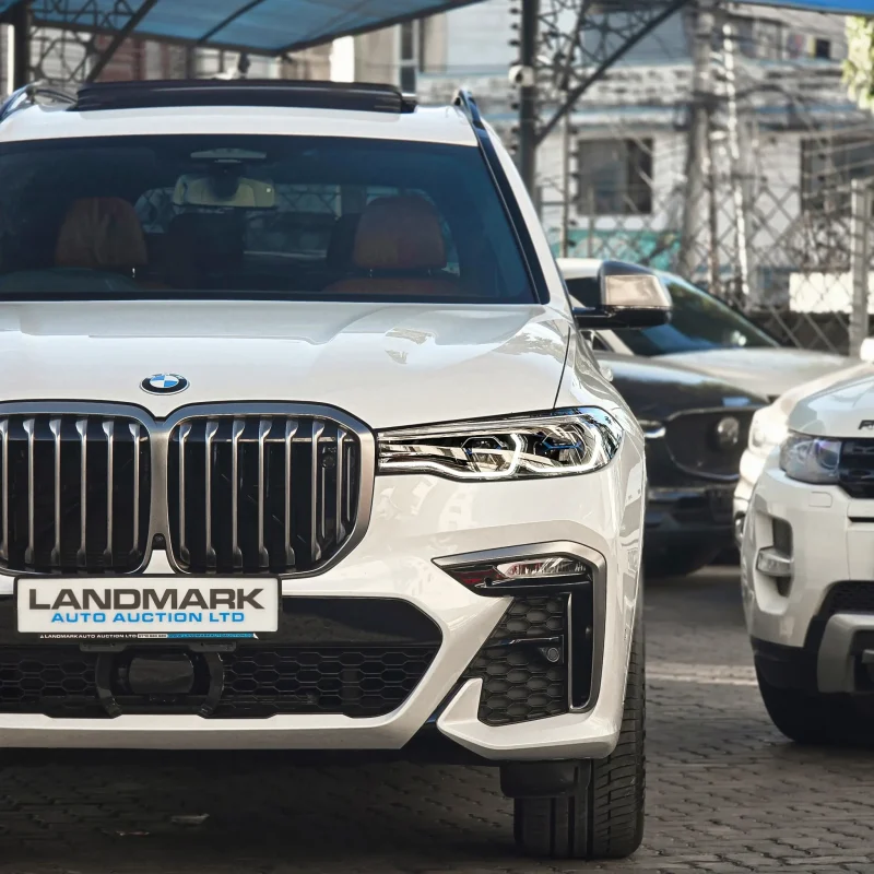 BMW_X7_M50i_2019_Kenya_Landmark_21_result