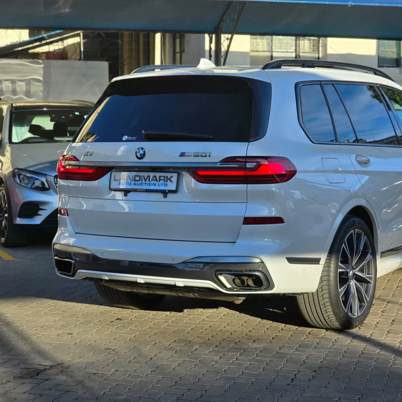 BMW_X7_M50i_2019_Kenya_Landmark_24_result
