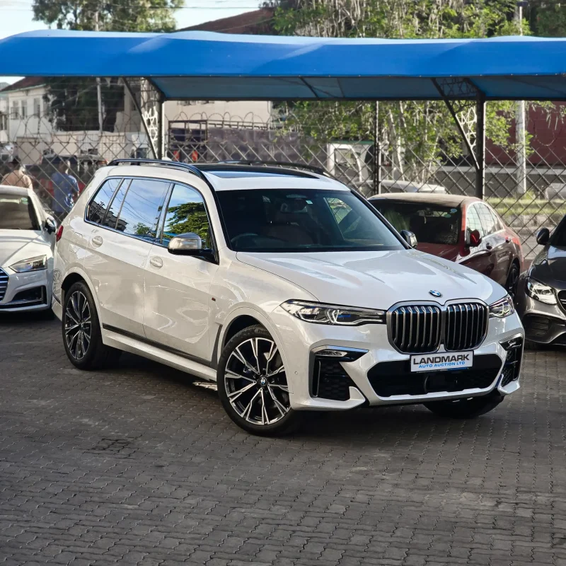 BMW_X7_M50i_2019_Kenya_Landmark_27_result