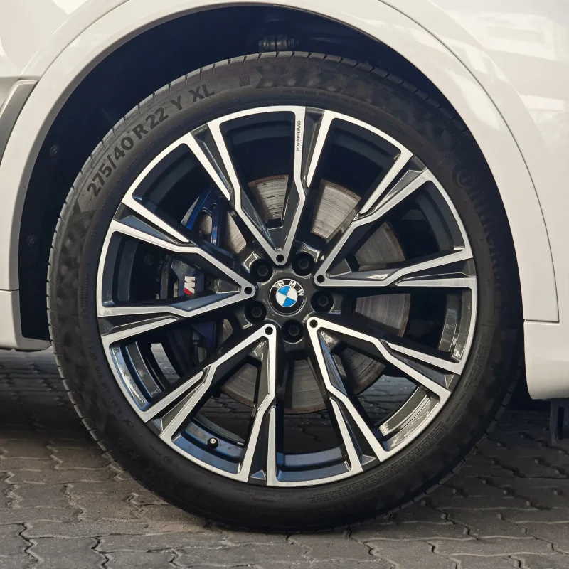 BMW_X7_M50i_2019_Kenya_Landmark_28_result