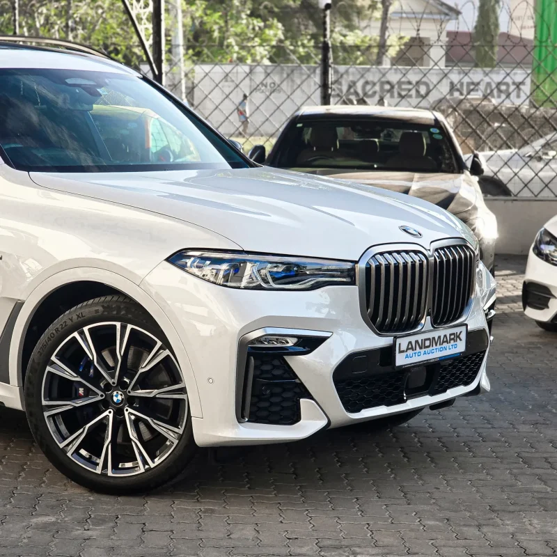 BMW_X7_M50i_2019_Kenya_Landmark_29_result