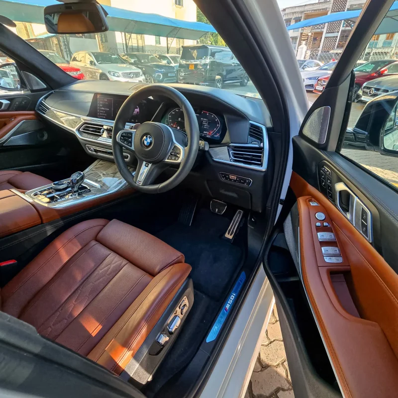 BMW_X7_M50i_2019_Kenya_Landmark_3_result