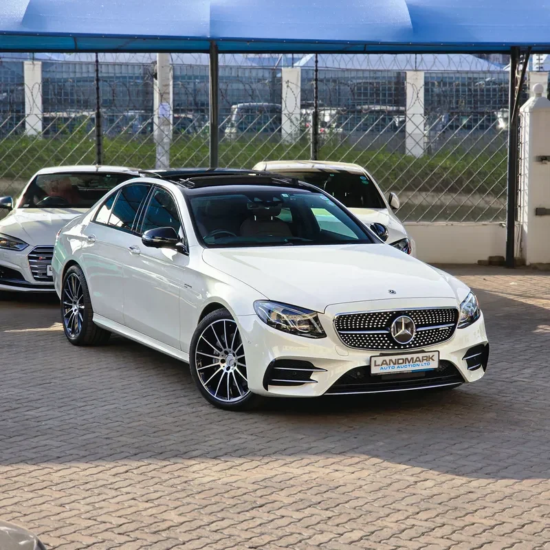 Image02Mercedes_Benz_E43_Kenya_Landmark_2