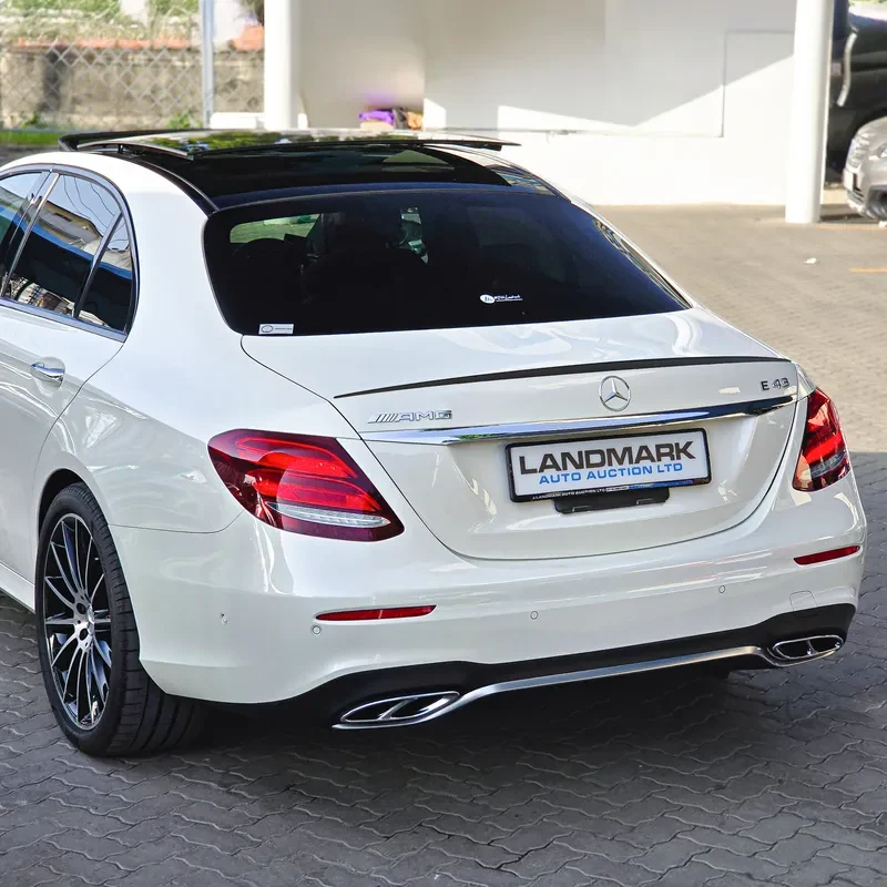 Image04Mercedes_Benz_E43_Kenya_Landmark_4