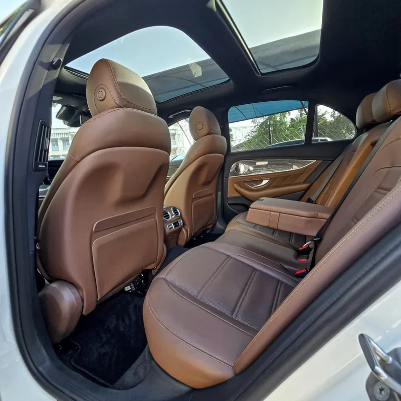 Image09Mercedes_Benz_E43_Kenya_Landmark_9