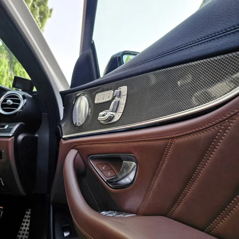 Image10Mercedes_Benz_E43_Kenya_Landmark_10