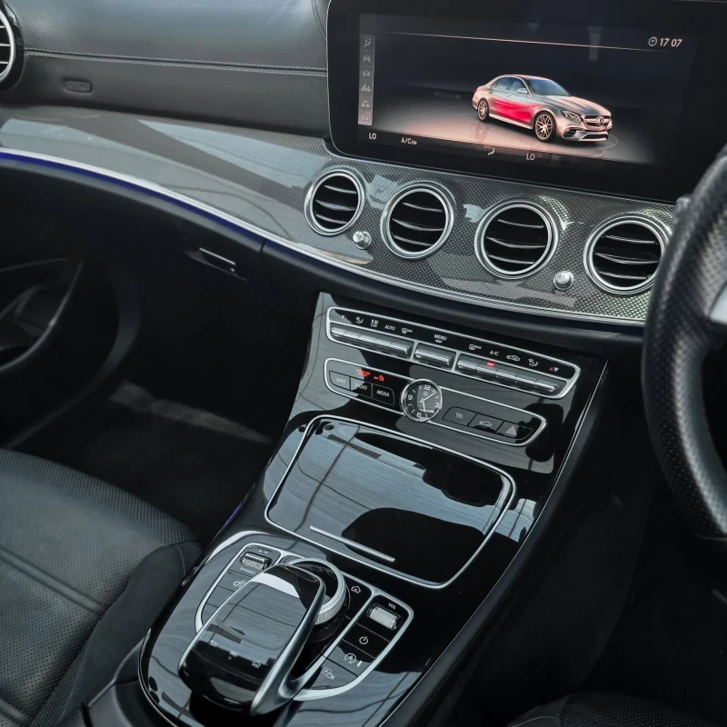Mercedes Benz_E43_AMG_2017_Kenya_Landmark_4_result