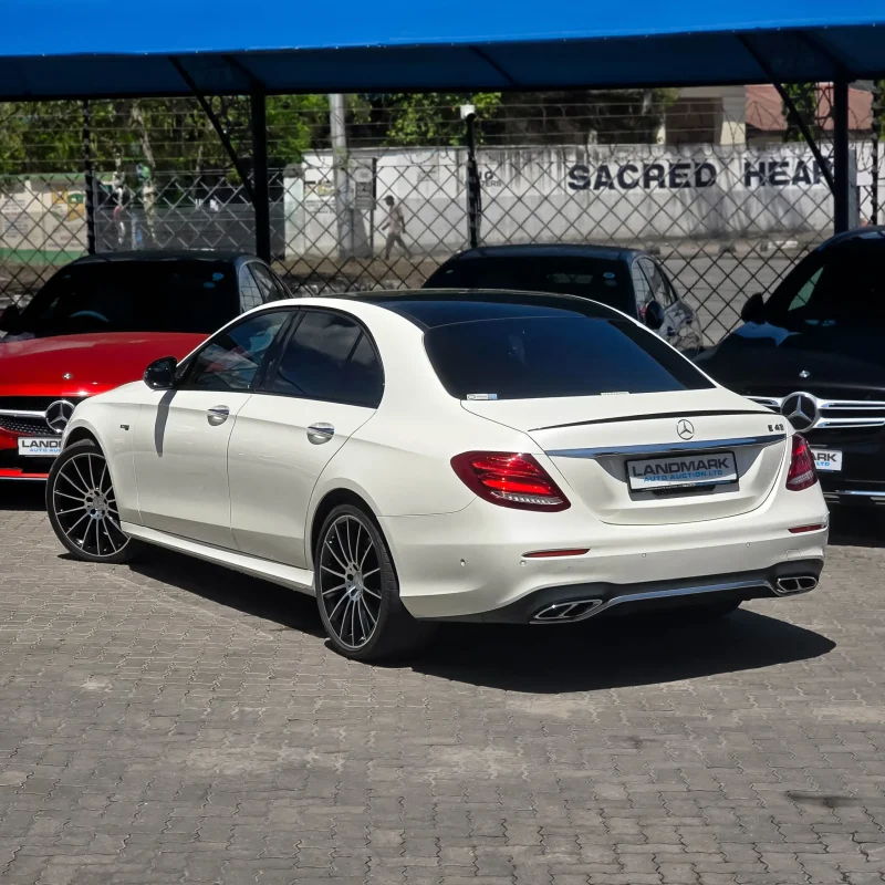 Mercedes Benz_E43_AMG_2017_Kenya_Landmark_6_result