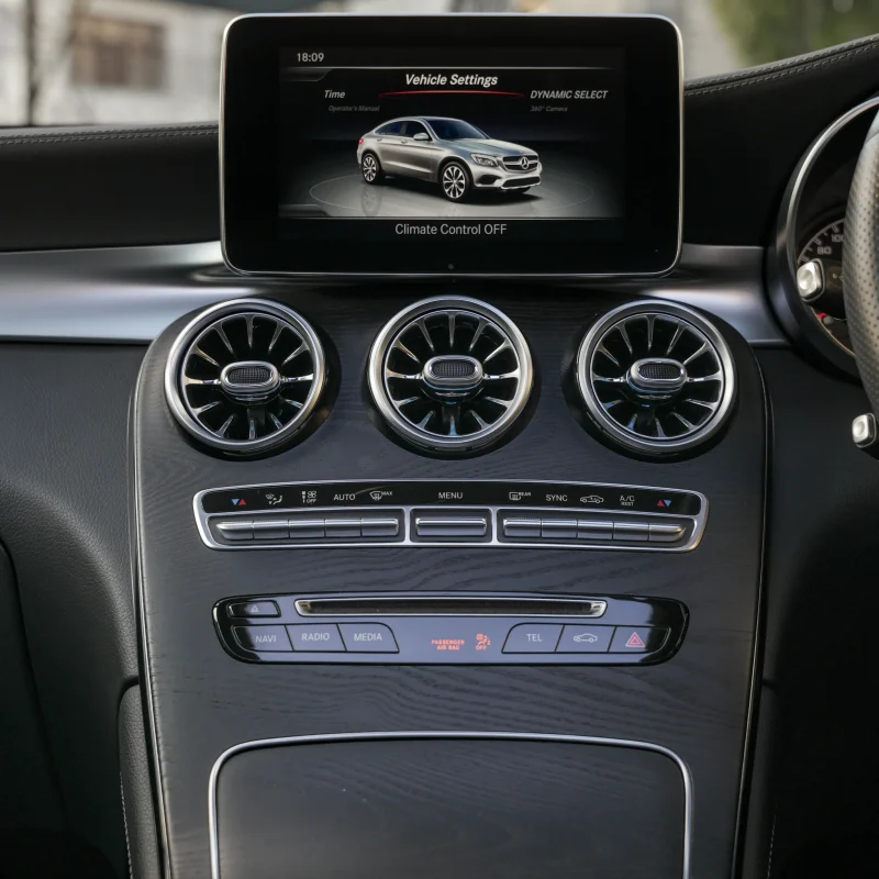 Mercedes Benz_GLC43_2018_White (18)