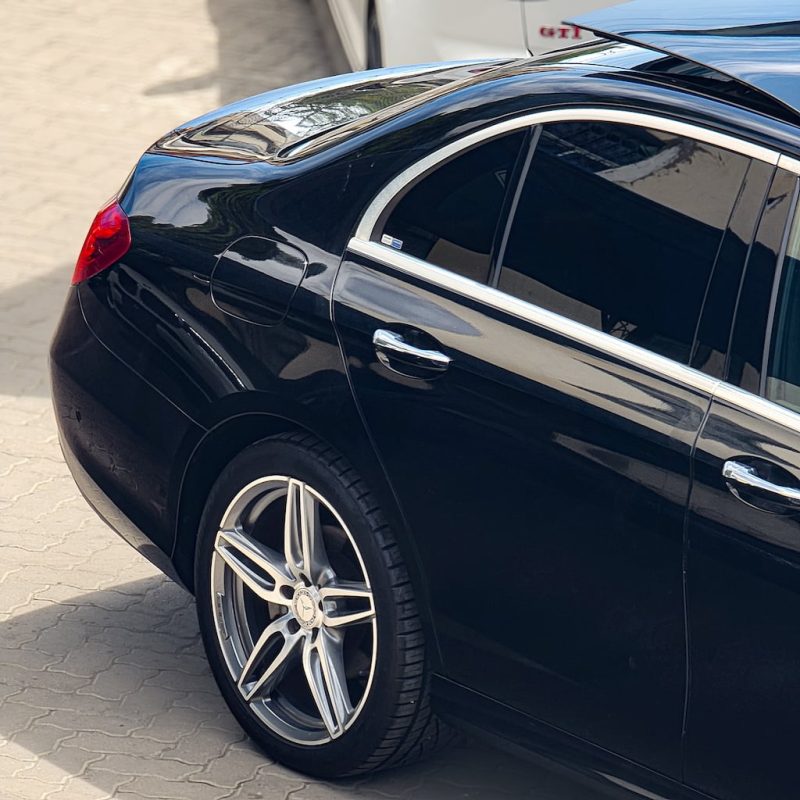 Mercedes E200-23
