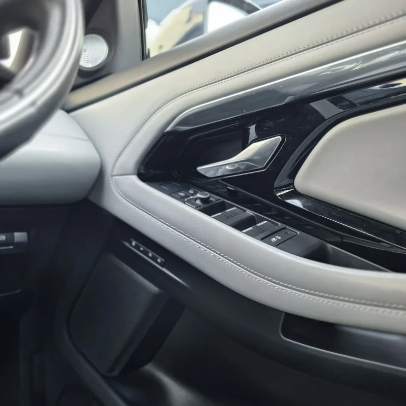 Range Rover_Evoque_P250_2019_Kenya_Landmark_10_result