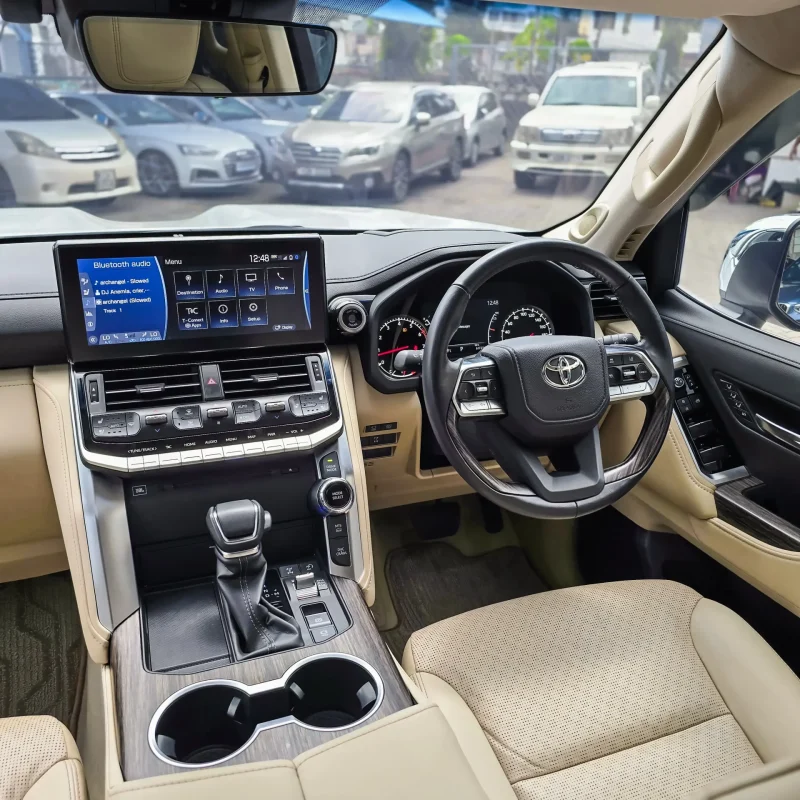TOYOTA_LANDCRUISER_LC300_2023_4_result