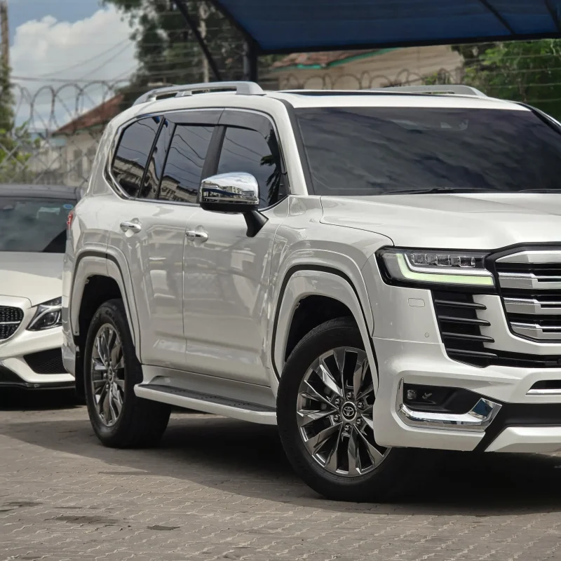 TOYOTA_LANDCRUISER_LC300_2023_8_result